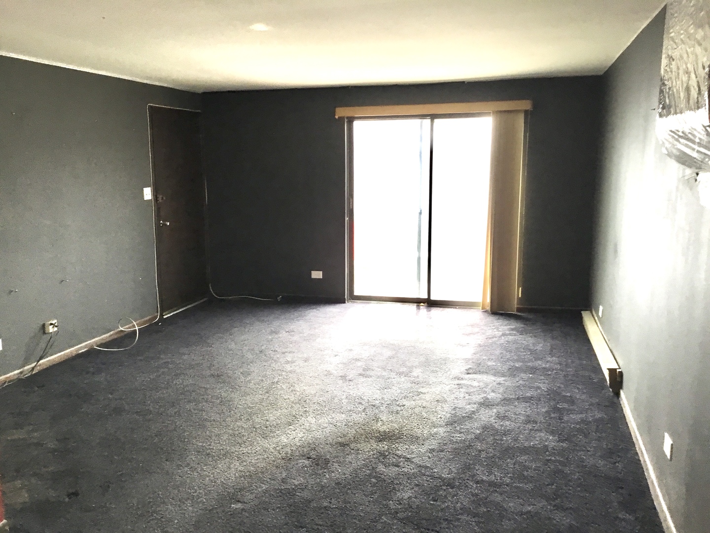 6624 West 64th Place, Unit 3A Chicago, IL 60638 - Photo 3 of 15 an empty room with windows