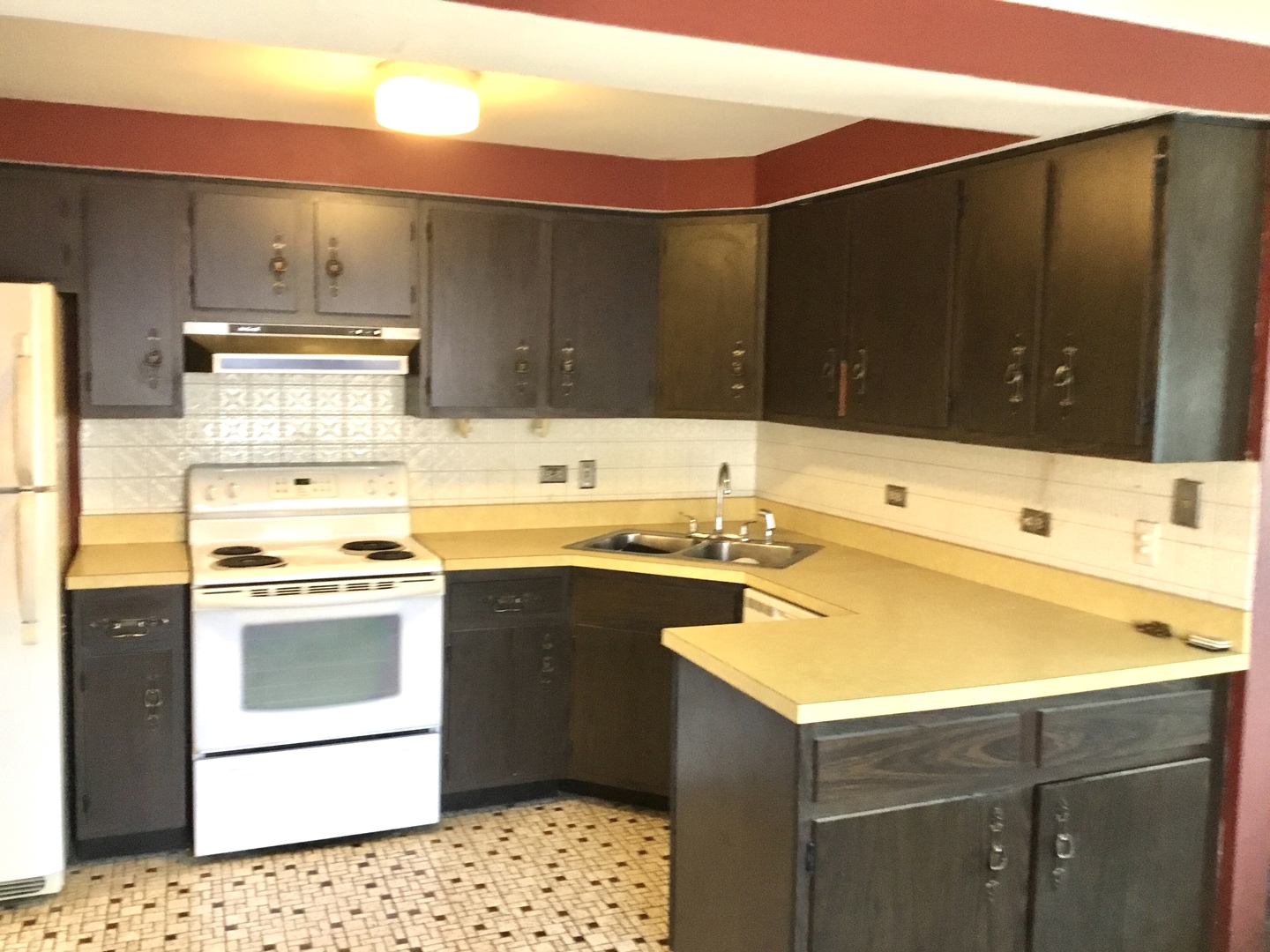 6624 West 64th Place, Unit 3A Chicago, IL 60638 - Photo 6 of 15 a kitchen that has a sink and a stove