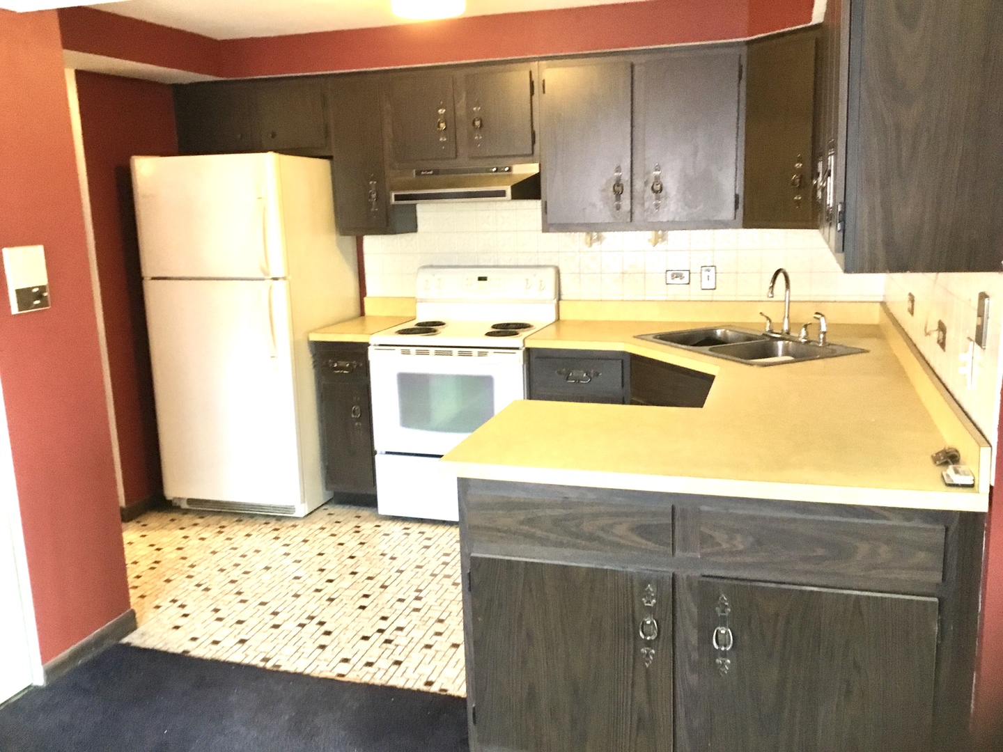 6624 West 64th Place, Unit 3A Chicago, IL 60638 - Photo 7 of 15 a kitchen with a refrigerator and a stove