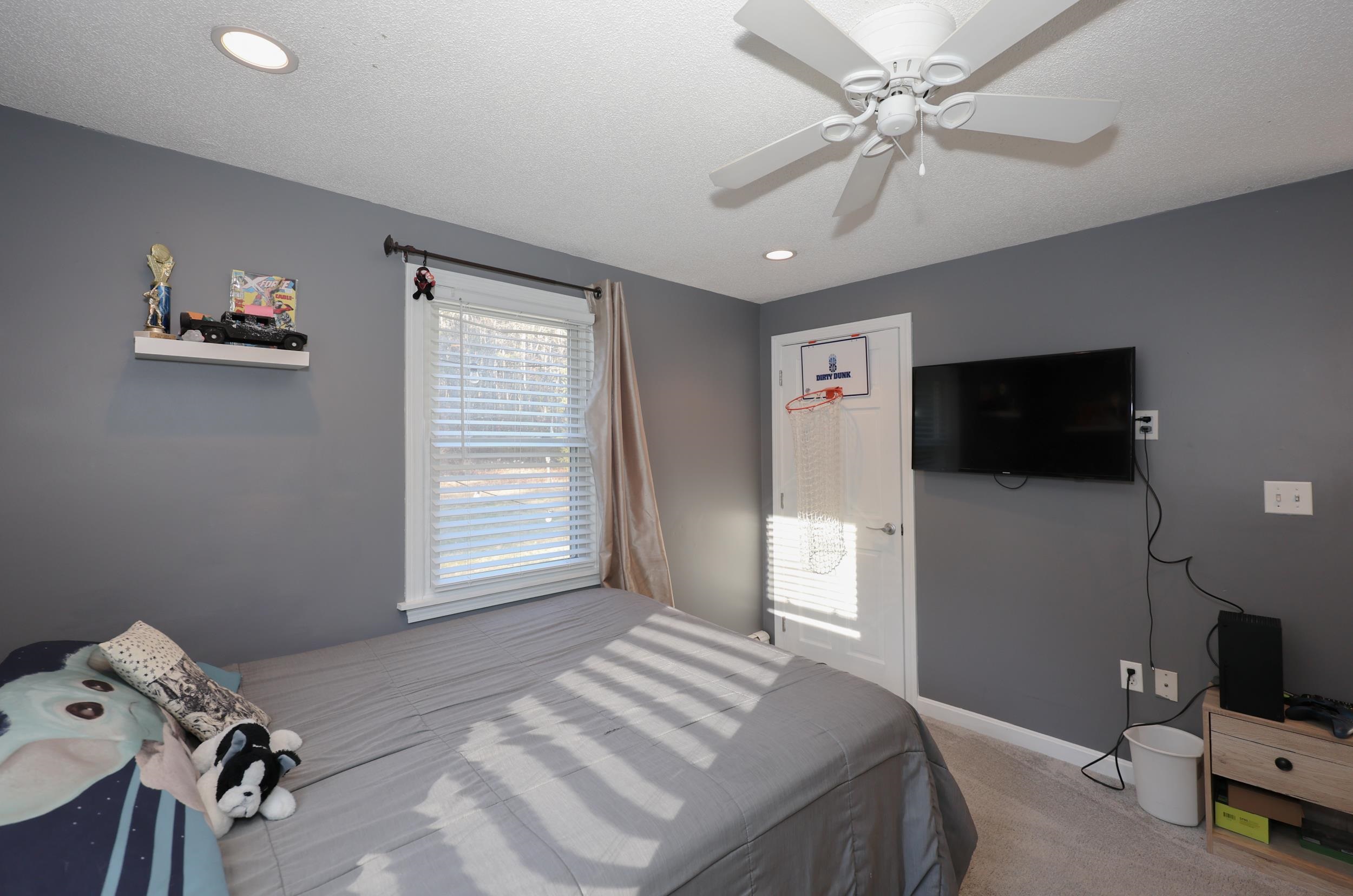 4 Ash Street Londonderry, NH 03053 - Photo 19 of 46