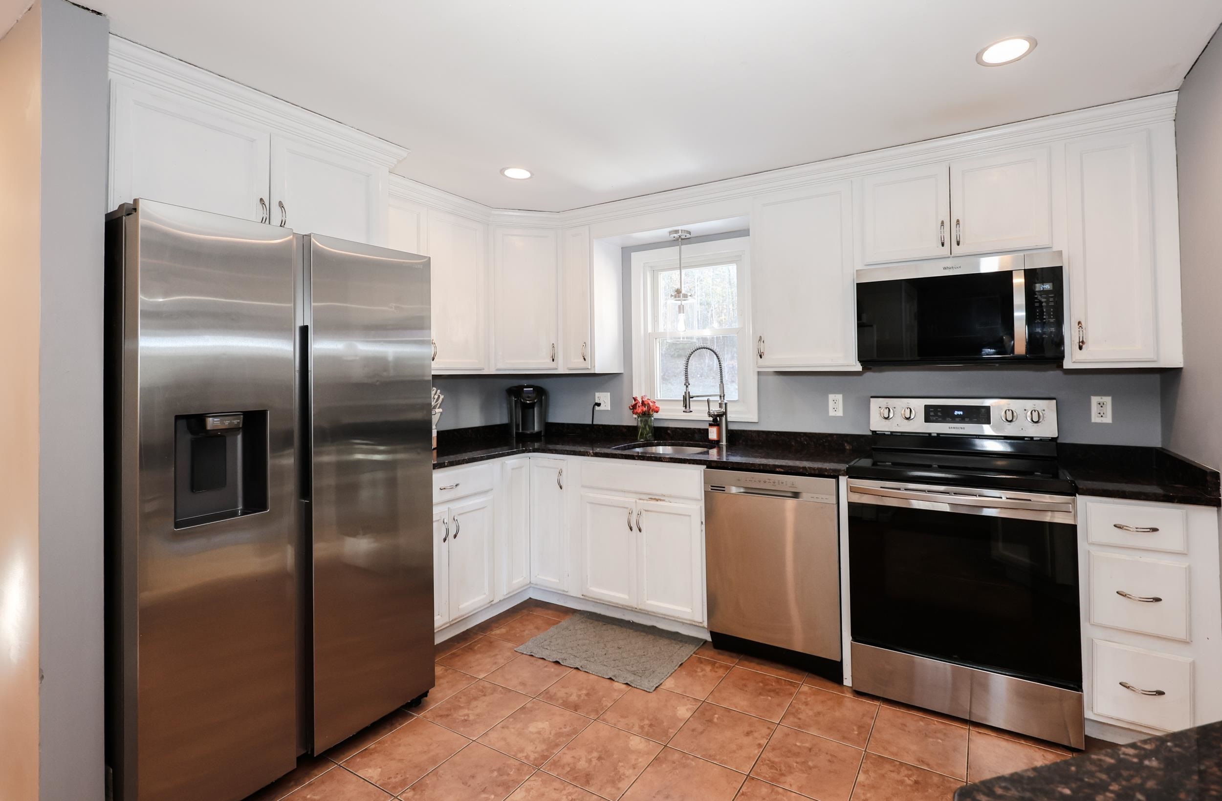 4 Ash Street Londonderry, NH 03053 - Photo 2 of 46