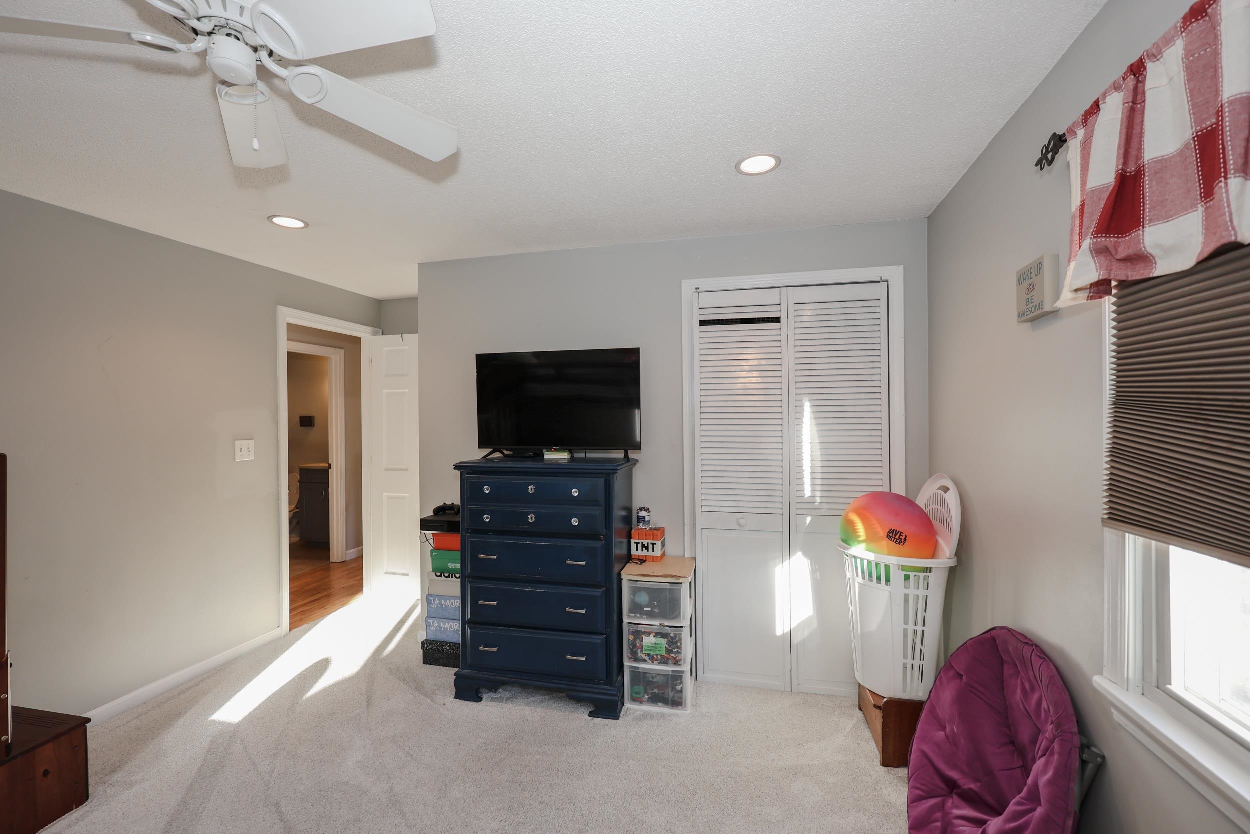 4 Ash Street Londonderry, NH 03053 - Photo 22 of 46