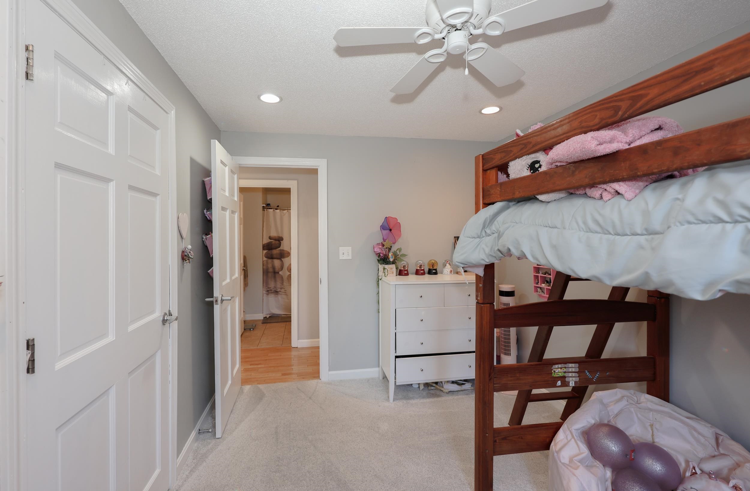 4 Ash Street Londonderry, NH 03053 - Photo 24 of 46