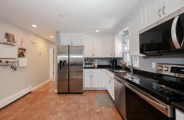 $695,000 | 4 Ash Street, Londonderry, NH 03053