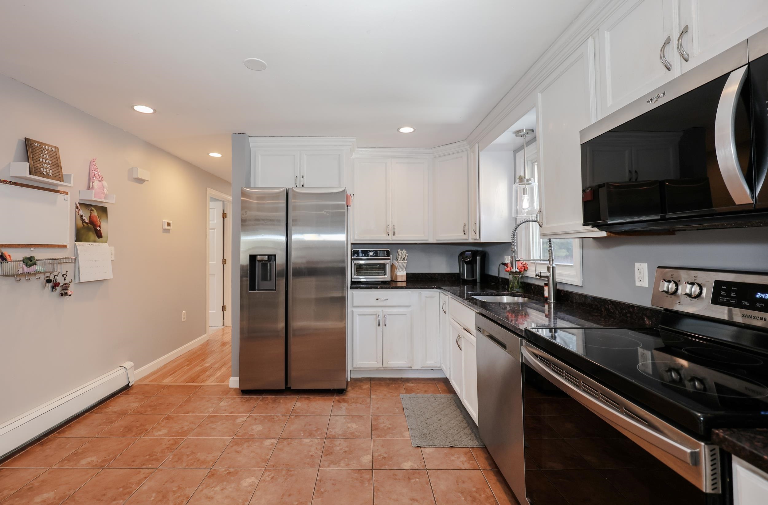 4 Ash Street Londonderry, NH 03053 - Photo 4 of 46