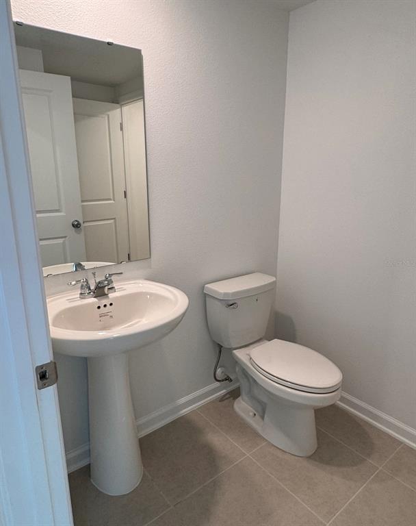 2769 Skyline Loop Kissimmee, FL 34758 - Photo 8 of 17 a bathroom with a sink and a toilet