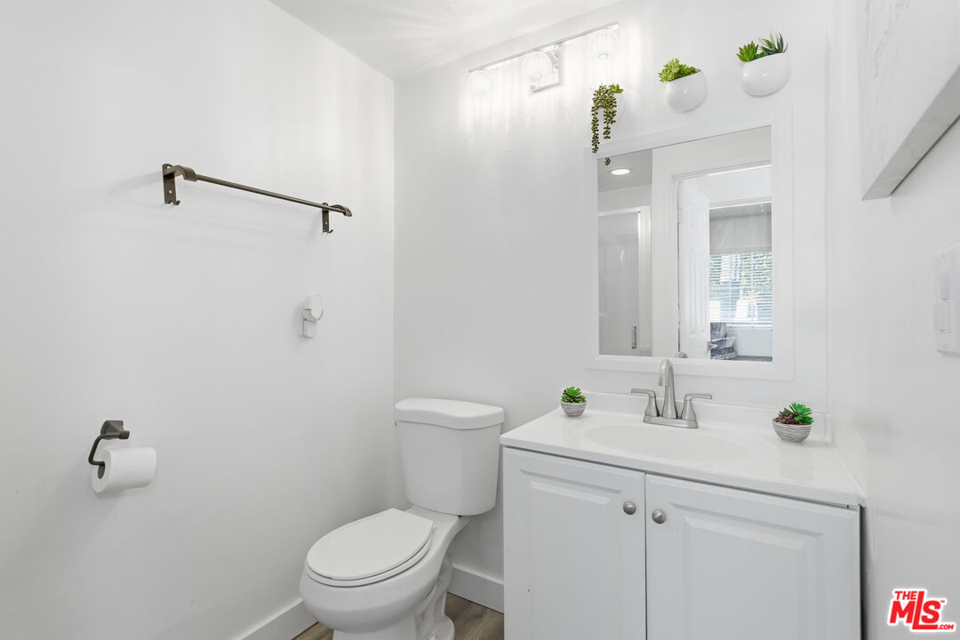 7959 Bothwell Road Reseda, CA 91335 - Photo 31 of 45