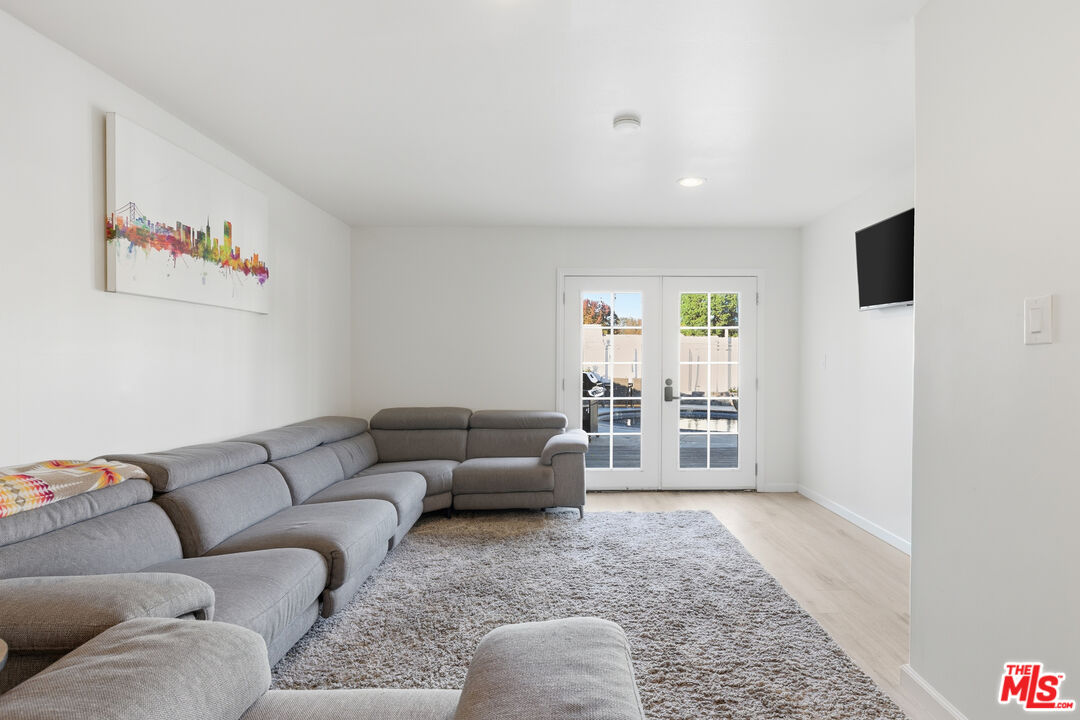 7959 Bothwell Road Reseda, CA 91335 - Photo 43 of 45