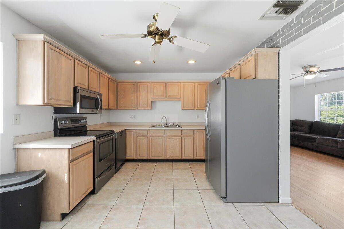 1408 New Jersey Road Lakeland, FL 33803 - Photo 24 of 58 24-Kitchen