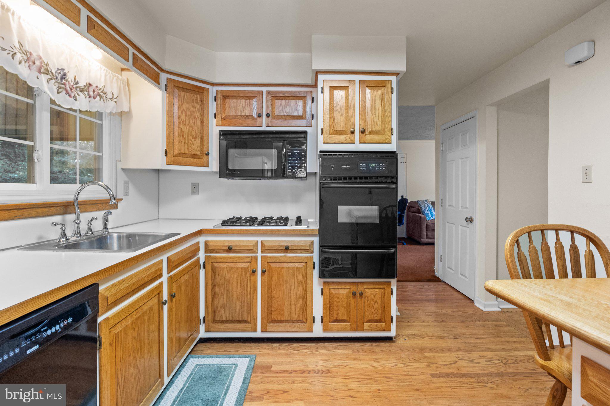 837 Boxwood Circle Warminster, PA 18974 - Photo 11 of 29