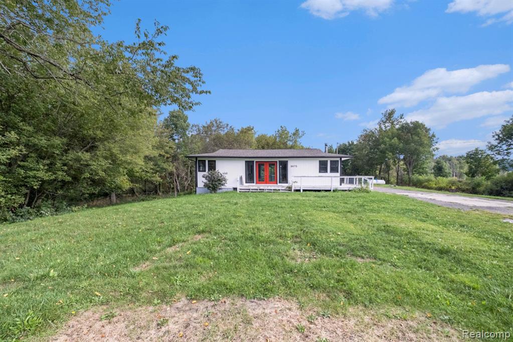 8475 Beard Road Byron, MI 48418 - Photo 2 of 23