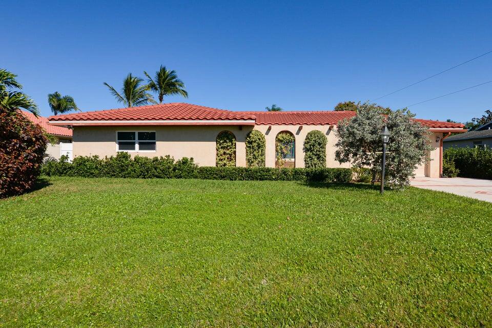 1117 Southeast Mendoza Avenue Port St. Lucie, FL 34952 - Photo 2 of 24 a front view of a house with a yard
