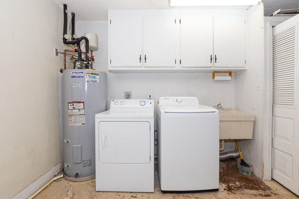 1117 Southeast Mendoza Avenue Port St. Lucie, FL 34952 - Photo 23 of 24 a utility room with dryer and washer