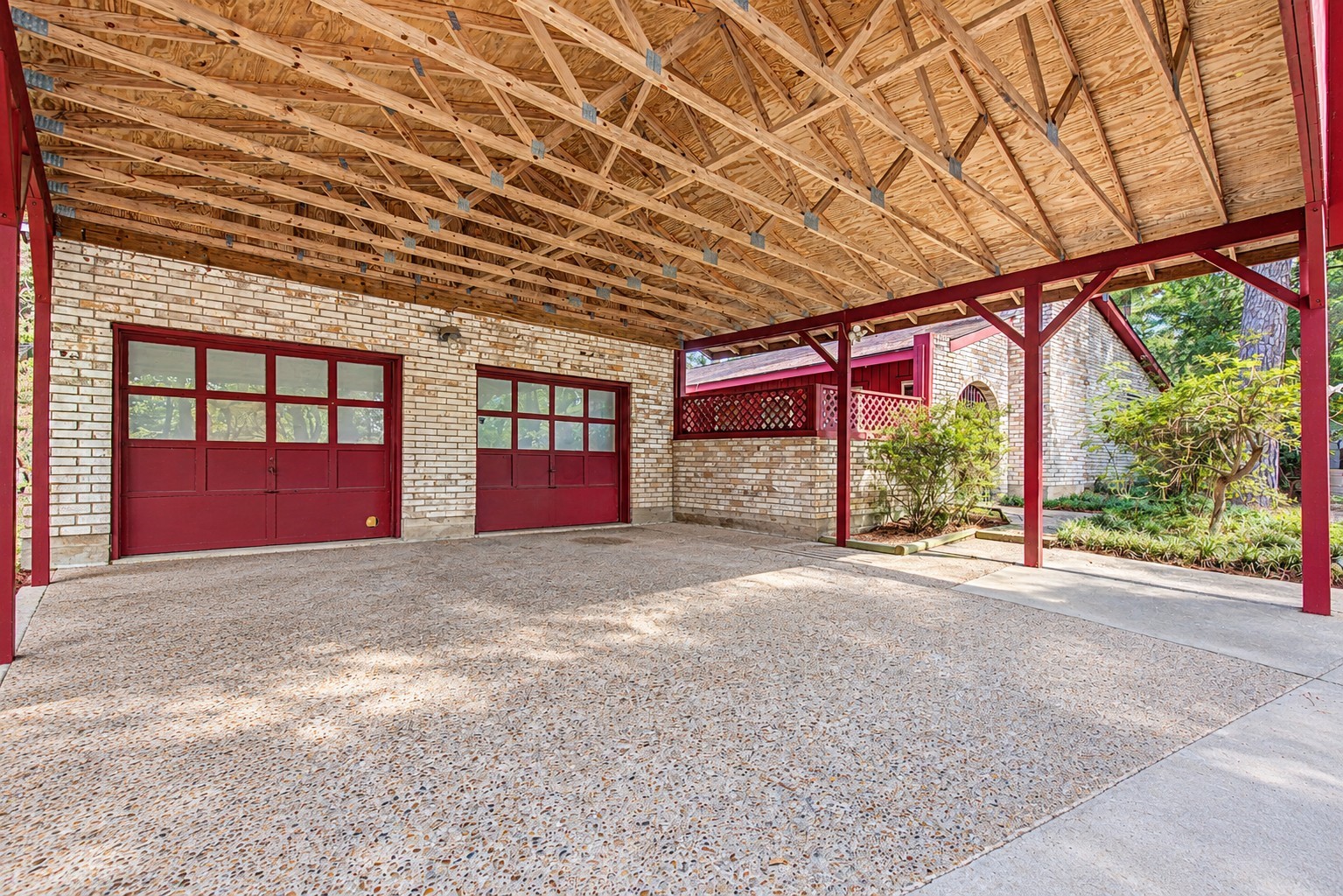 3774 Spring Drive Huntsville, TX 77340 - Photo 3 of 39 Gallery Image 3