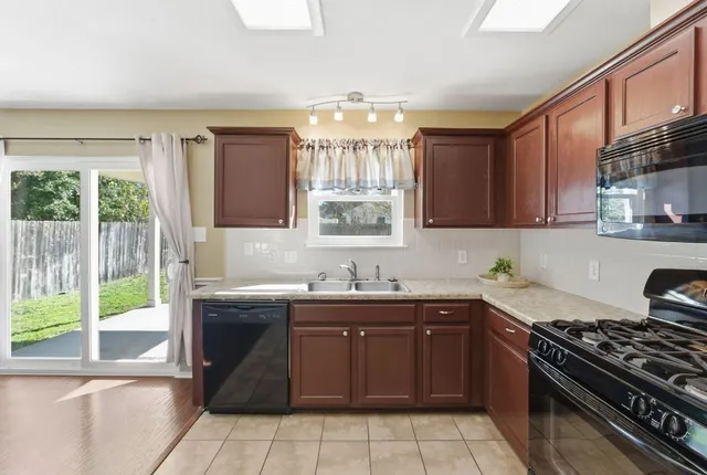 $327,900 | 1437 Thibodeaux Drive, Round Rock, TX 78664