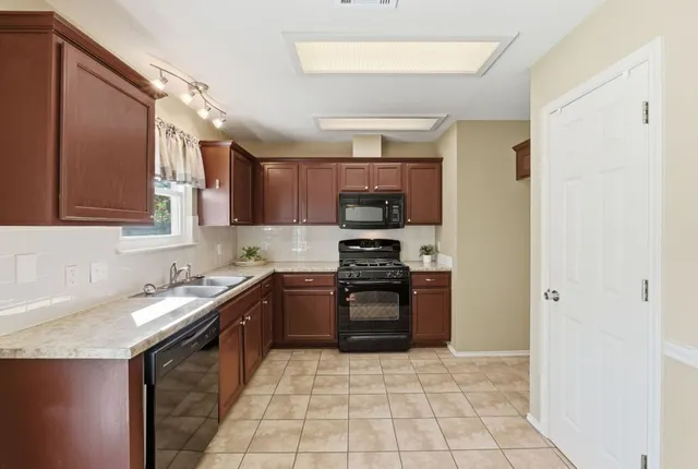 $327,900 | 1437 Thibodeaux Drive, Round Rock, TX 78664