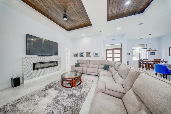 $1,350,000 | 11165 Tangerine Boulevard, West Palm Beach, FL 33412