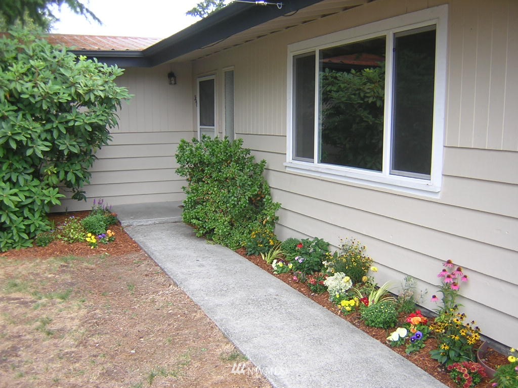 558 Hoquiam Avenue Northeast Renton, WA 98059 - Photo 1 of 21 Gallery Image 1