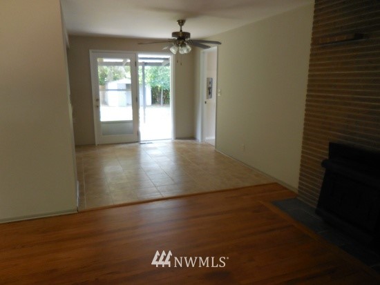 558 Hoquiam Avenue Northeast Renton, WA 98059 - Photo 2 of 21 Gallery Image 2