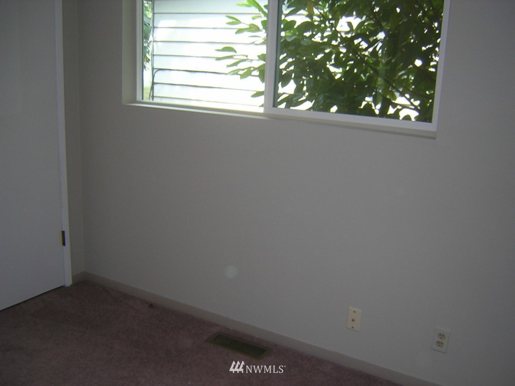 558 Hoquiam Avenue Northeast Renton, WA 98059 - Photo 11 of 21 Gallery Image 11