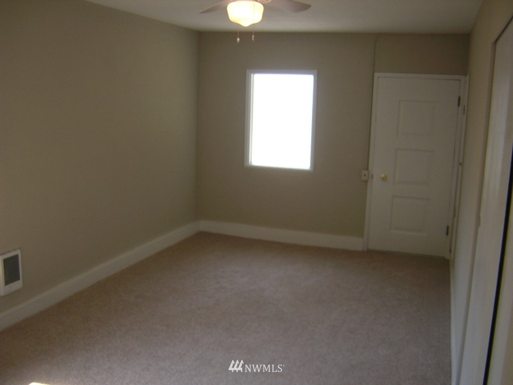 558 Hoquiam Avenue Northeast Renton, WA 98059 - Photo 13 of 21 Gallery Image 13