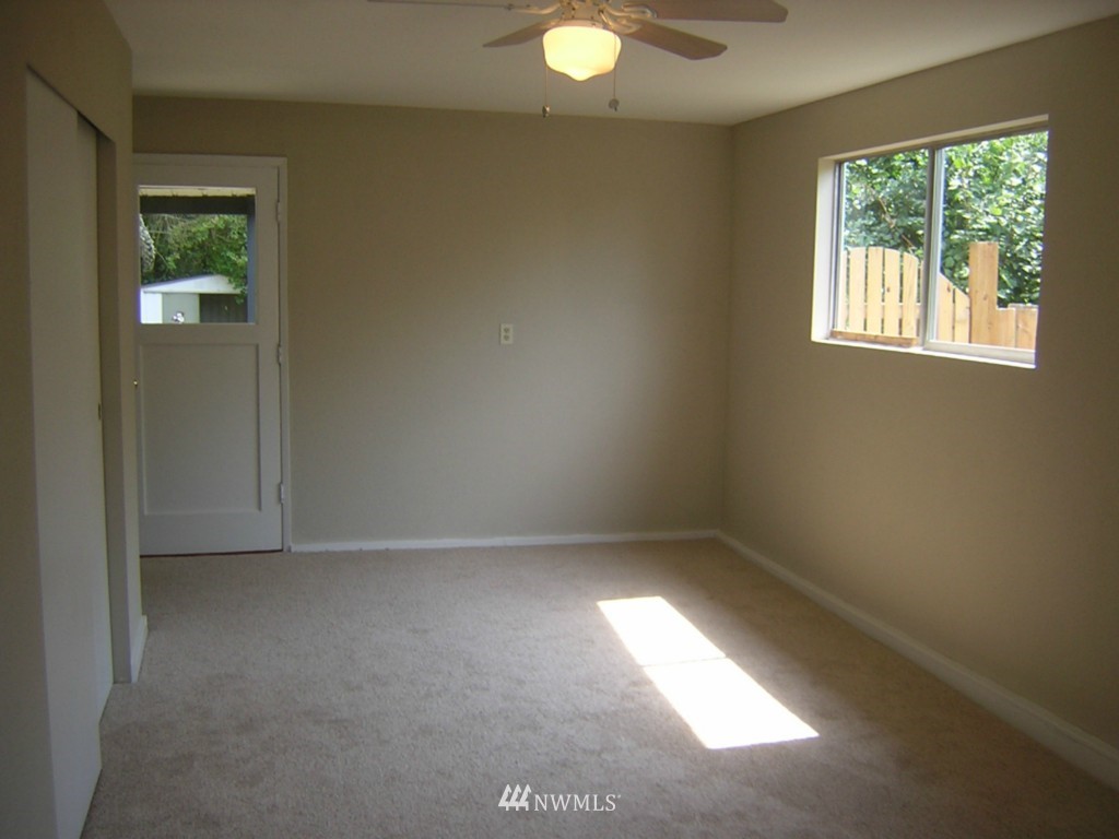 558 Hoquiam Avenue Northeast Renton, WA 98059 - Photo 14 of 21 Gallery Image 14
