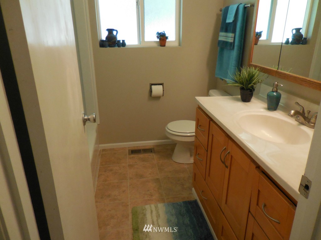 558 Hoquiam Avenue Northeast Renton, WA 98059 - Photo 18 of 21 Gallery Image 18