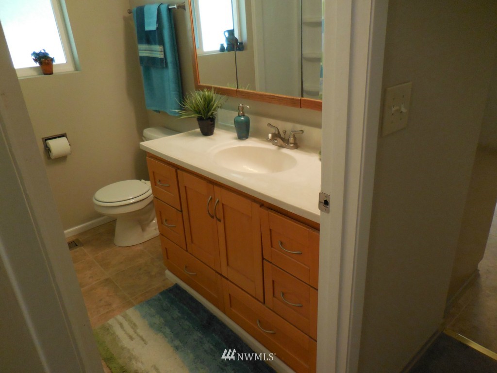 558 Hoquiam Avenue Northeast Renton, WA 98059 - Photo 6 of 21 Gallery Image 6