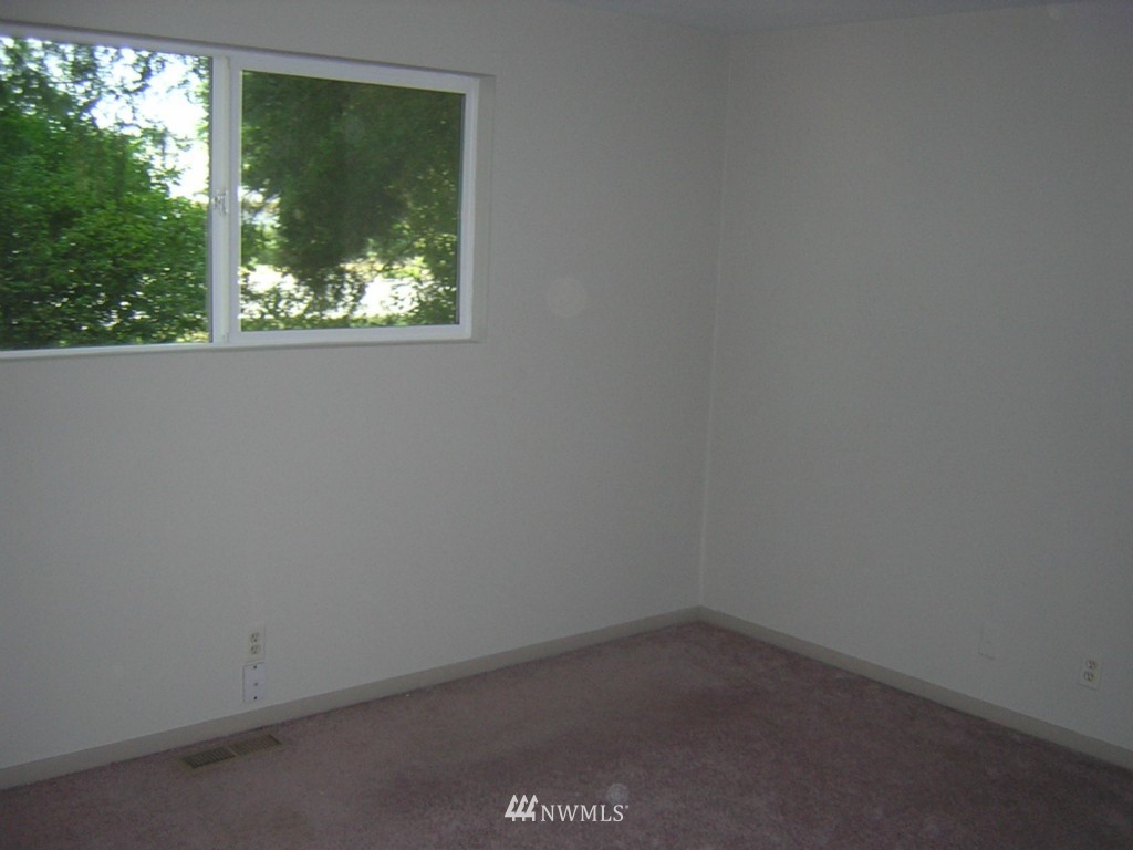 558 Hoquiam Avenue Northeast Renton, WA 98059 - Photo 10 of 21 Gallery Image 10