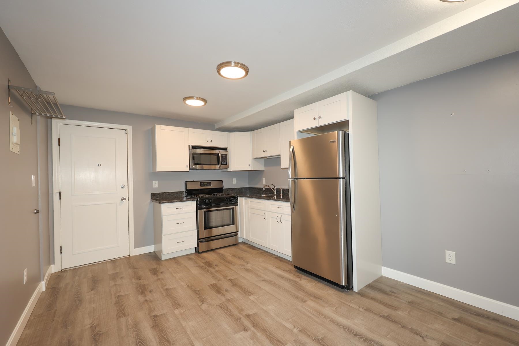 9 Tiffany Road, Unit 3 Salem, NH 03079 - Photo 3 of 23 Gallery Image 3