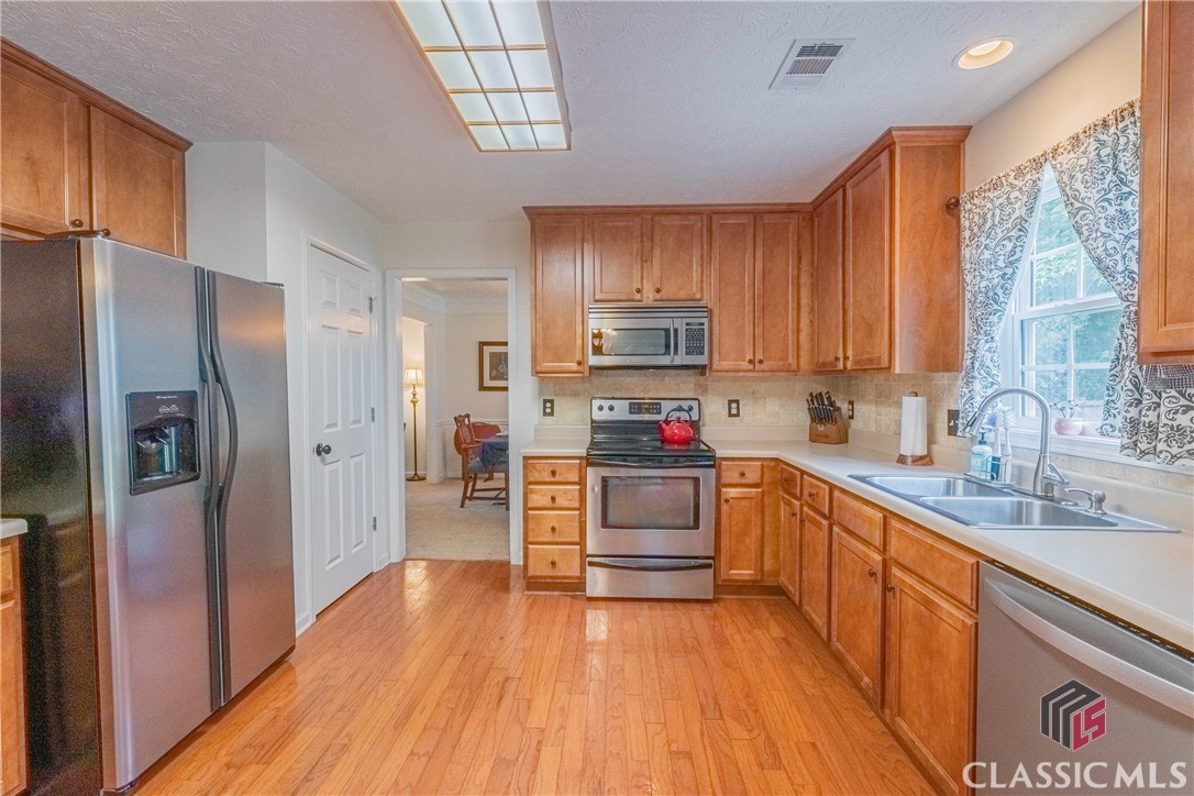 331 Andrew Ridge Drive Jefferson, GA 30549 - Photo 11 of 28 kitchen