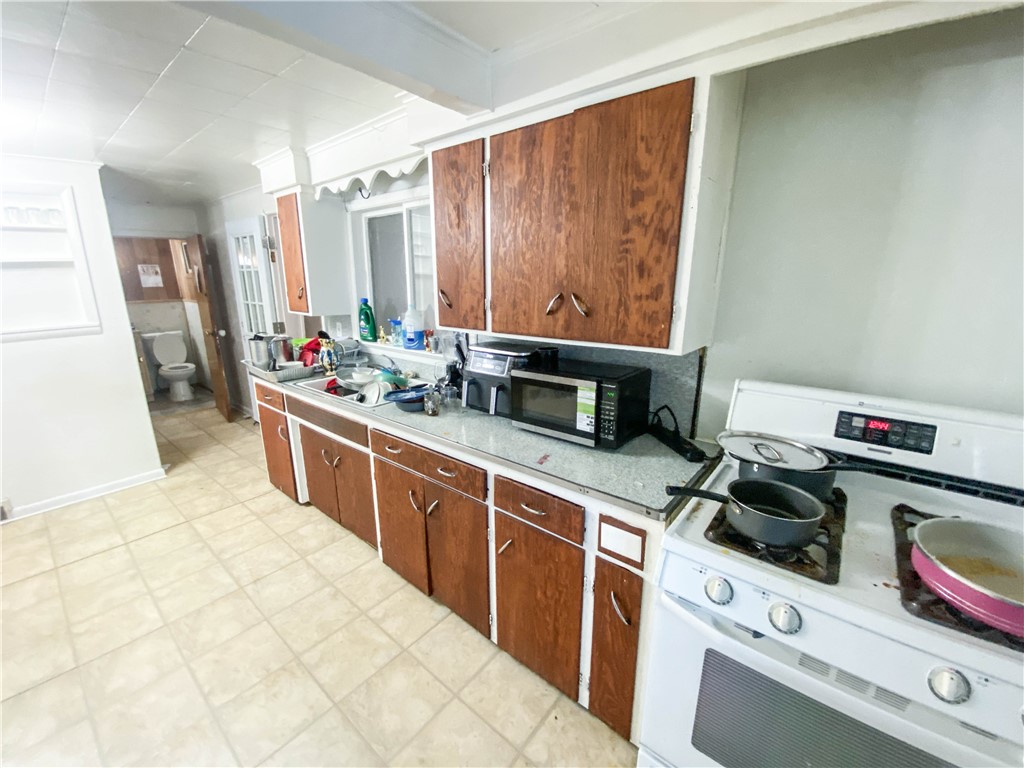 580 Hague Street Rochester, NY 14606 - Photo 4 of 14