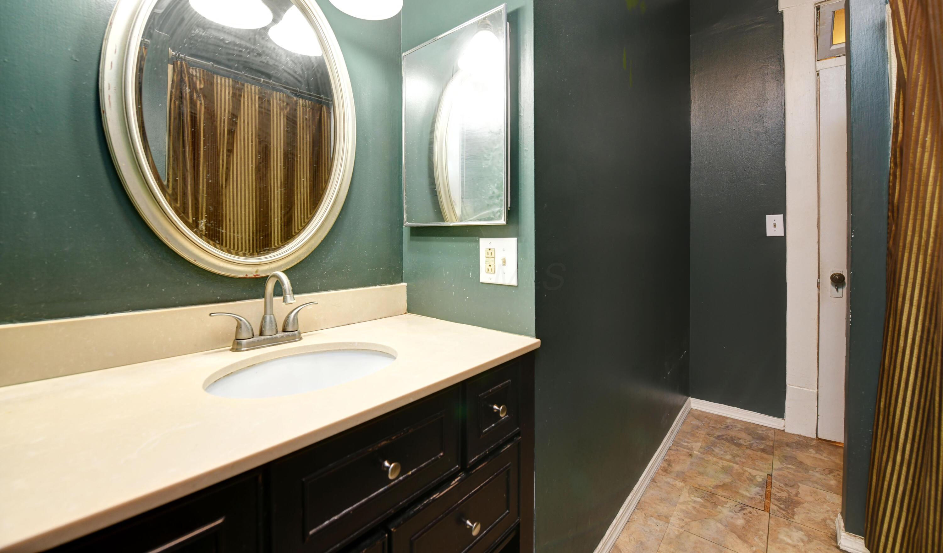991 Bryden Road Columbus, OH 43205 - Photo 16 of 28 Bath