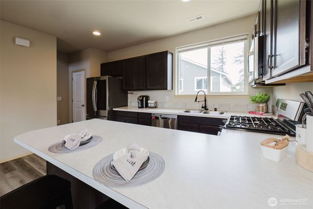 $440,000 | 2450 Zeeden Way, Bremerton, WA 98310