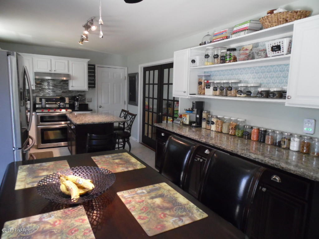 382 Gold Key Road Milford, PA 18337 - Photo 10 of 26 Kitchen 4