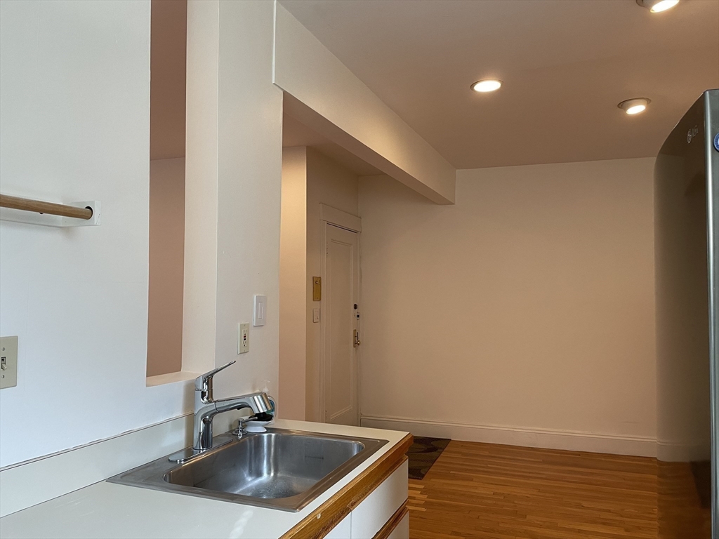 17 Short Street, Unit 4 Brookline, MA 02446 - Photo 6 of 17