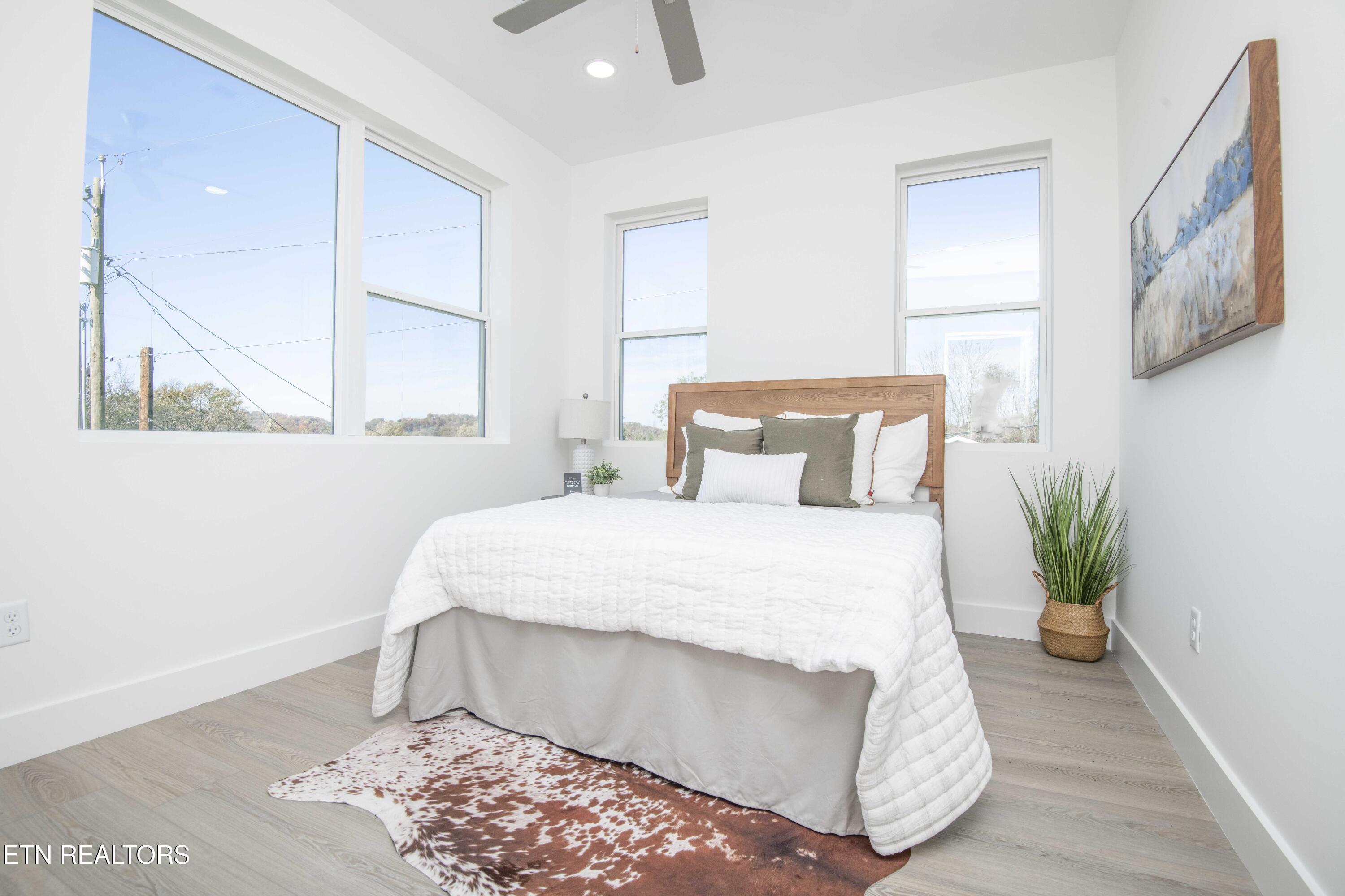 2727 Whittle Springs Road Knoxville, TN 37917 - Photo 18 of 33 master bed 3_1