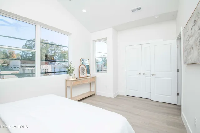 $349,900 | 2727 Whittle Springs Road, Knoxville, TN 37917