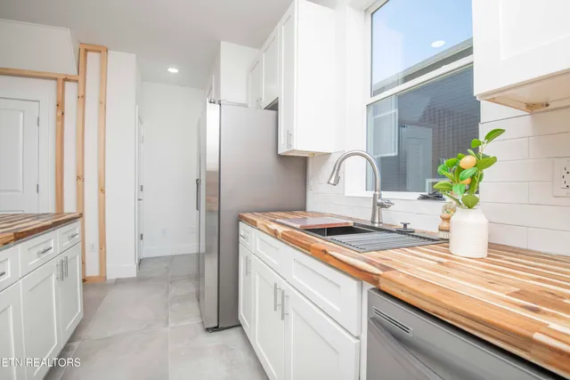 $349,900 | 2727 Whittle Springs Road, Knoxville, TN 37917