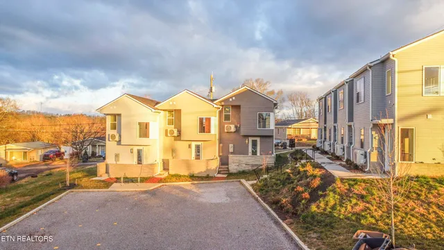 $349,900 | 2727 Whittle Springs Road, Knoxville, TN 37917