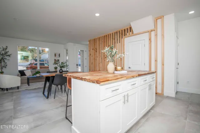 $349,900 | 2727 Whittle Springs Road, Knoxville, TN 37917