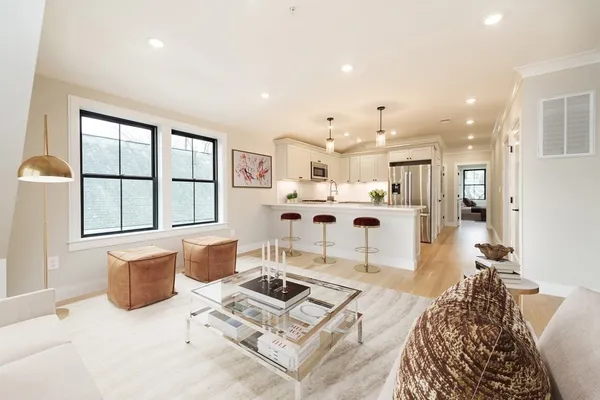 $4,200 | 76 Turner Street, Unit 3, Boston, MA 02135