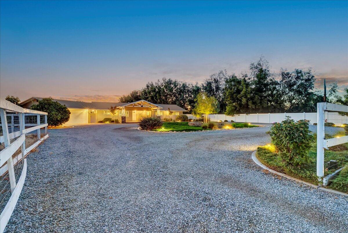 1635 North Elberta Road Exeter, CA 93221 - Photo 66 of 92 Front of house - entrance