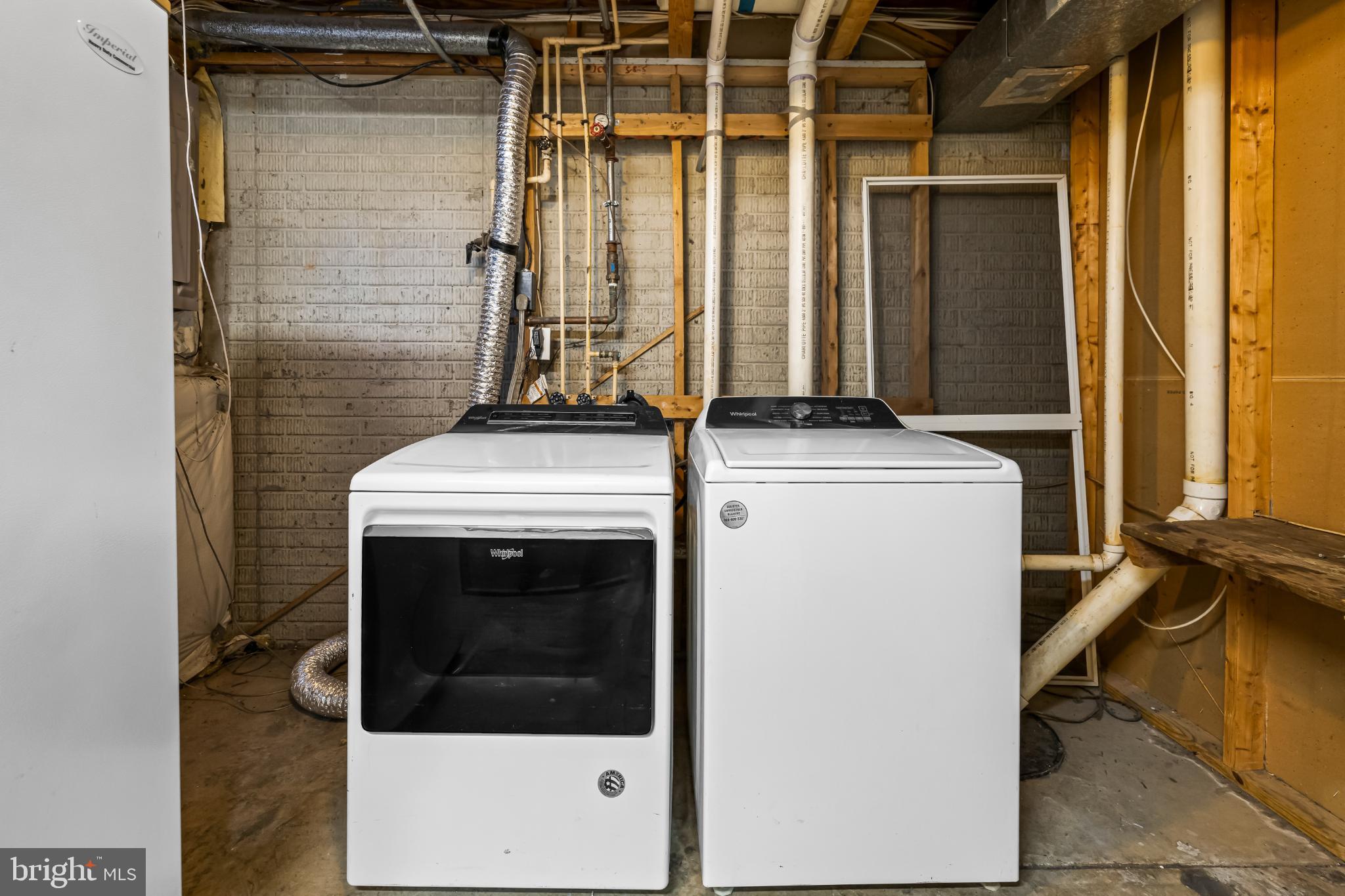 925 Pirates Court Edgewood, MD 21040 - Photo 24 of 29 a utility room with dryer and washer