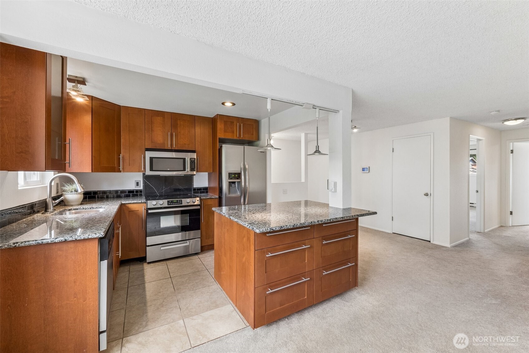 7909 218th Street Southwest, Unit 4 Edmonds, WA 98026 - Photo 8 of 28