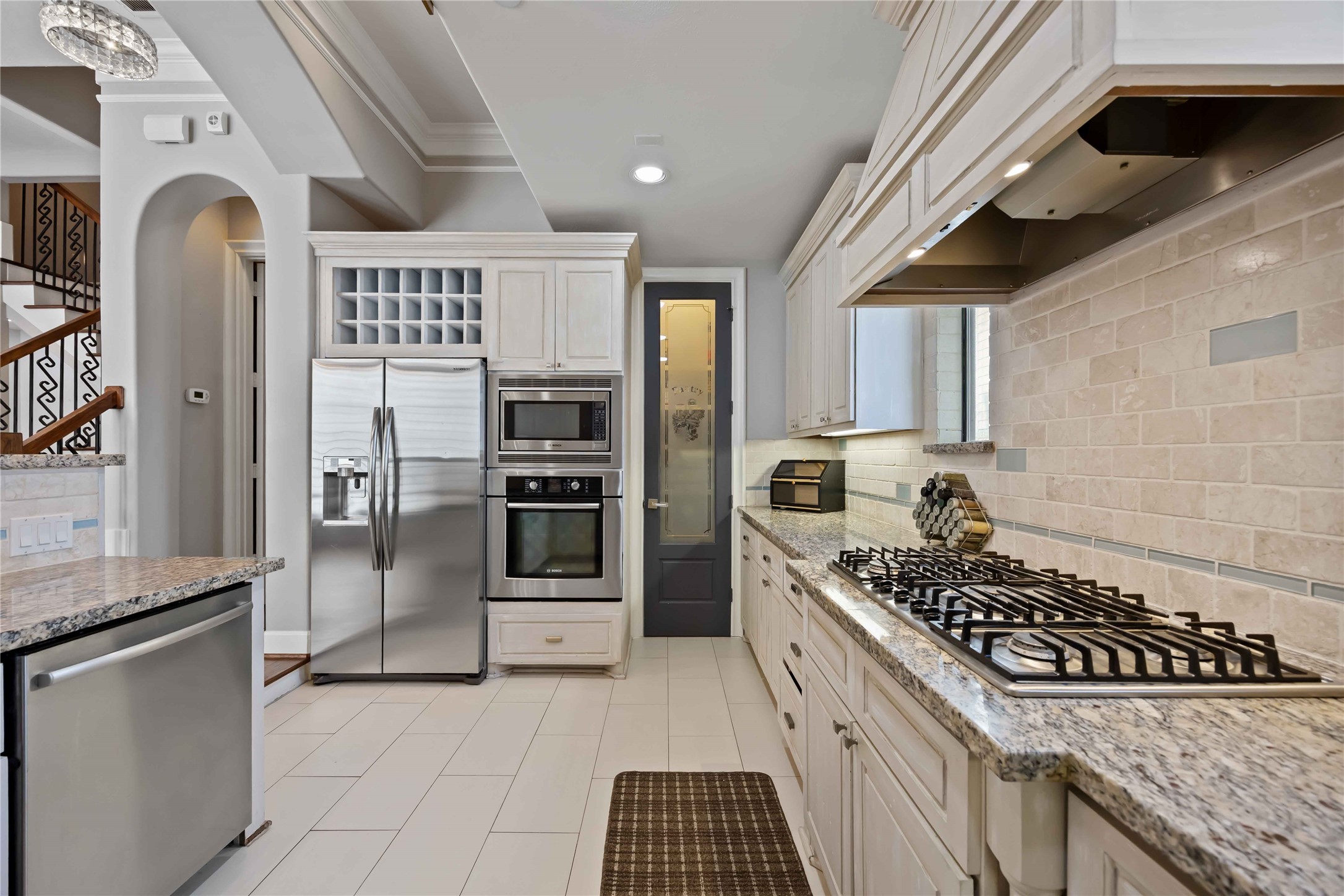 328 Bomar Street Houston, TX 77006 - Photo 14 of 25 Second floor kitchen