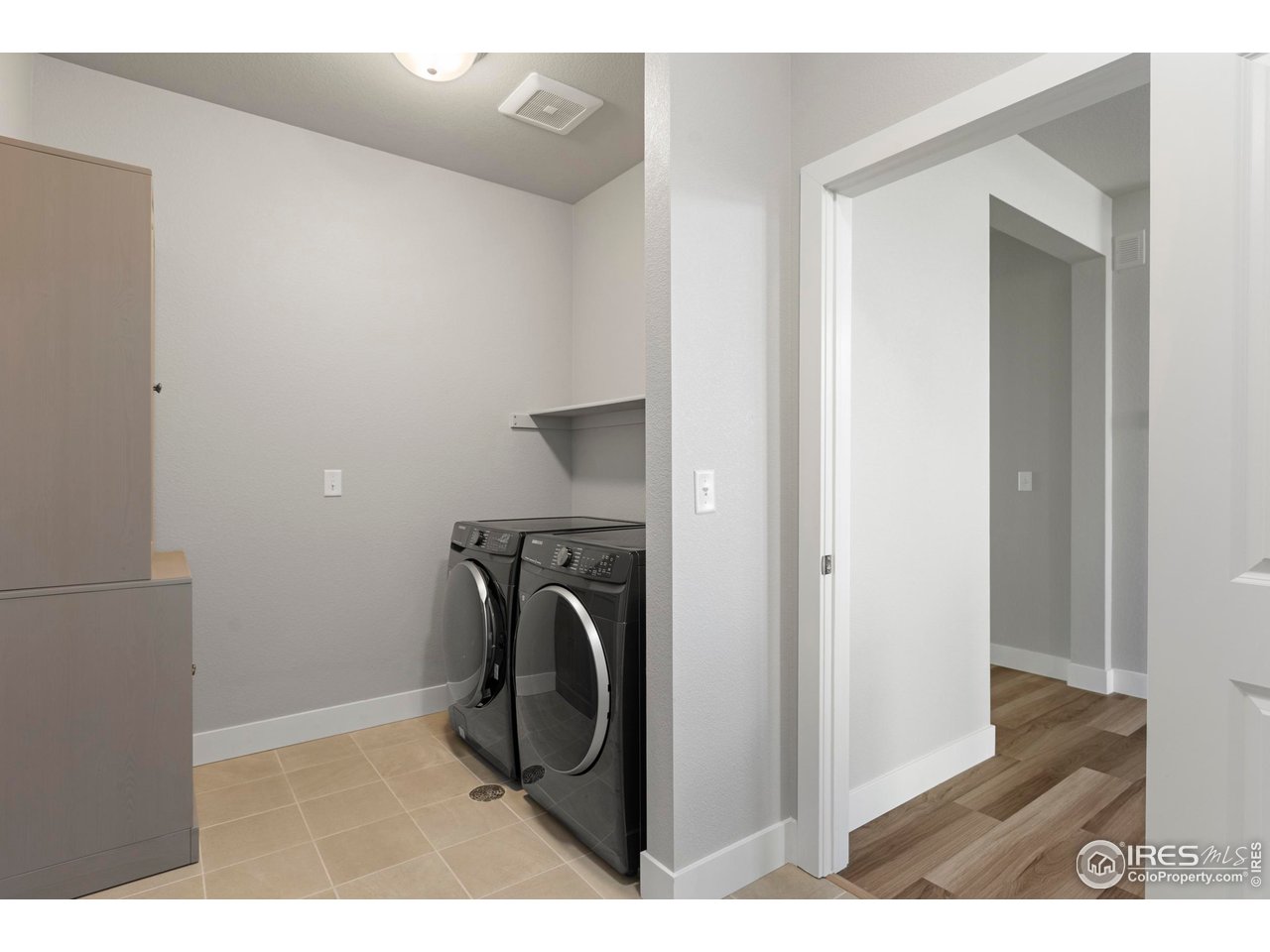 6752 Castello Street Timnath, CO 80547 - Photo 27 of 44 Mudroom & Laundry Room off Garage