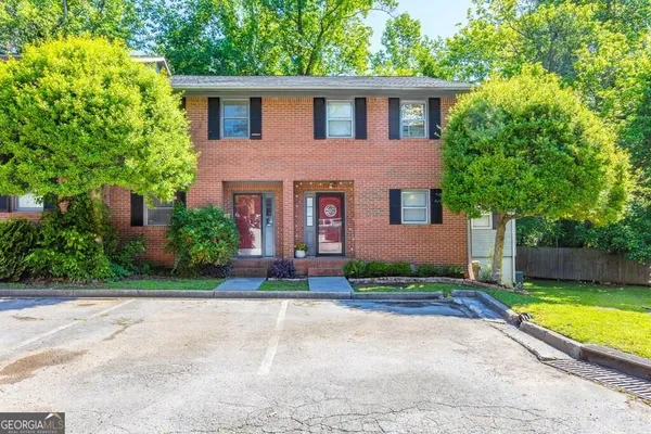 $195,000 | 1900 Meadowbrook Circle Northwest, Dalton, GA 30720