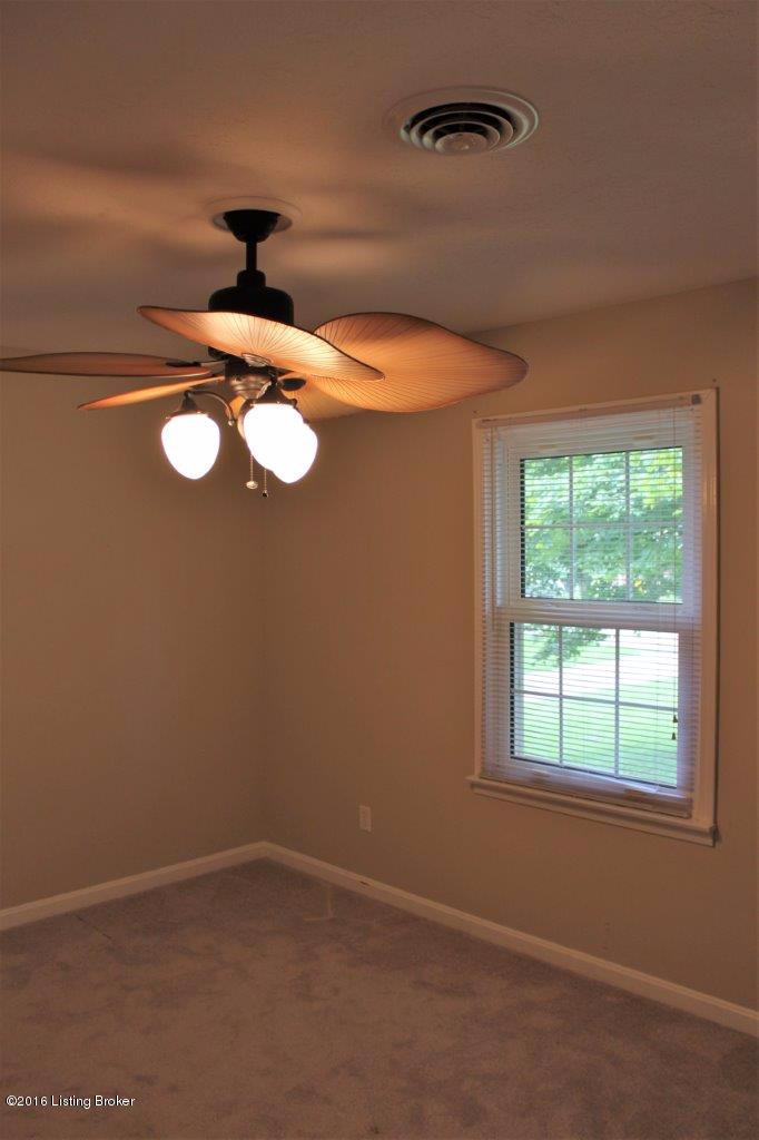 546 Bluegrass Road Elizabethtown, KY 42701 - Photo 16 of 22 IMG_8448
