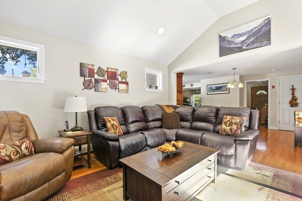 21 Hiawatha Road Woburn, MA 01801 - Photo 14 of 39 Gallery Image 14